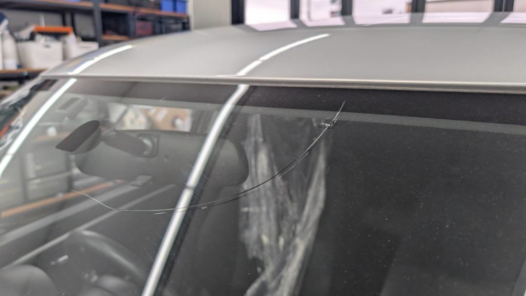 高松市のお客様にフロントガラス交換　スイフト【nexus株式会社】