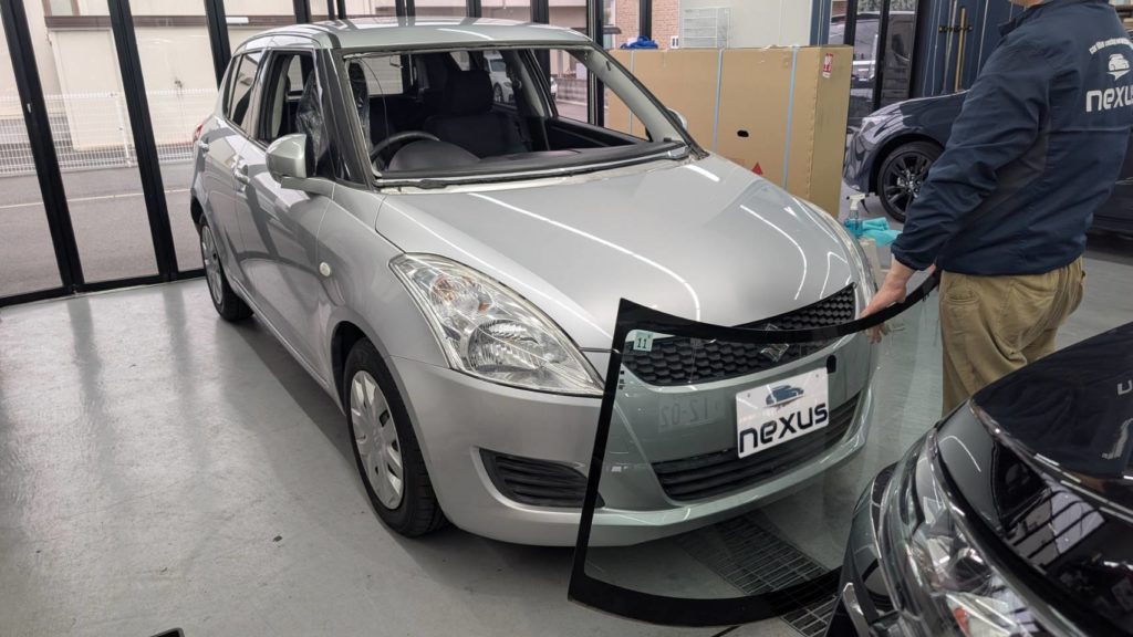 高松市のお客様にフロントガラス交換　スイフト【nexus株式会社】
