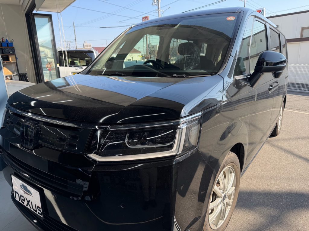 広島市のお客様にフロントガラス飛び石修理 ステップワゴン【nexus株式会社】