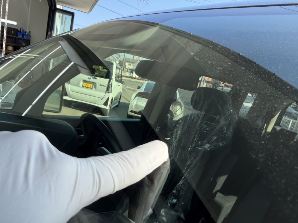 広島市のお客様にフロントガラス飛び石修理 ステップワゴン【nexus株式会社】