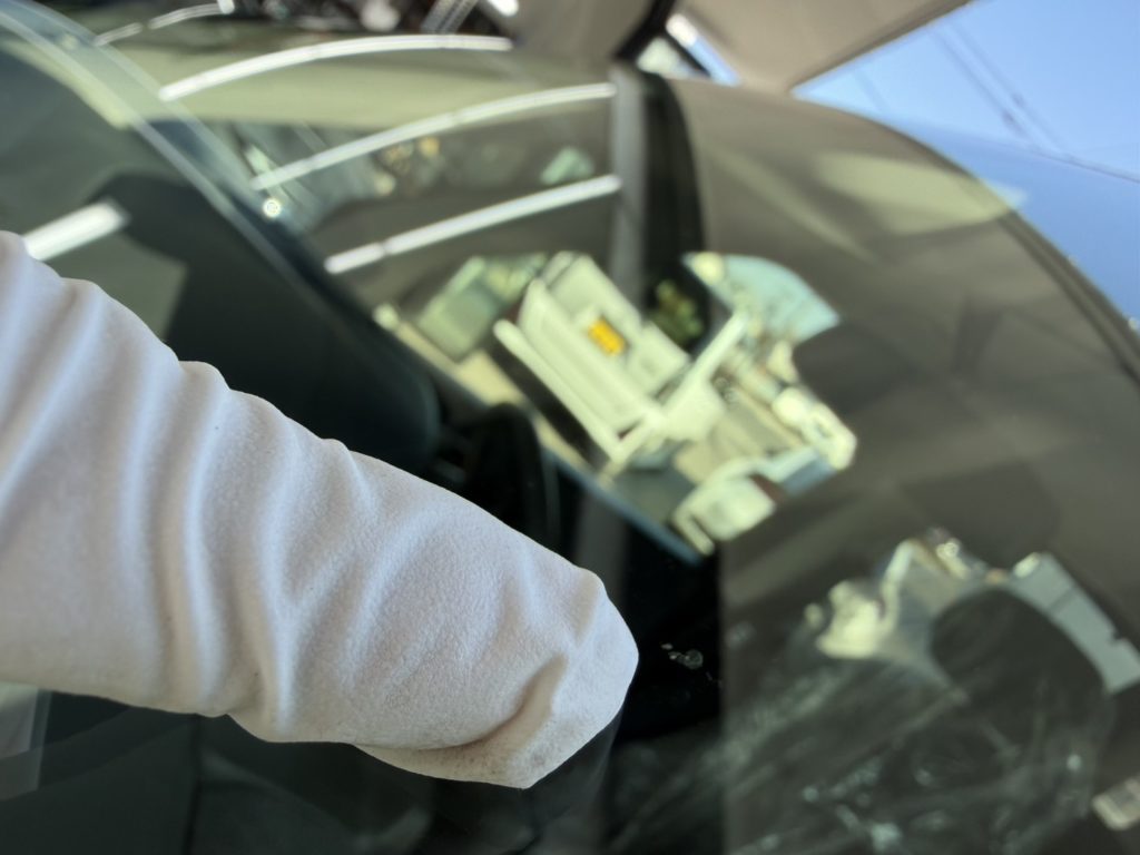 広島市のお客様にフロントガラス飛び石修理 ステップワゴン【nexus株式会社】