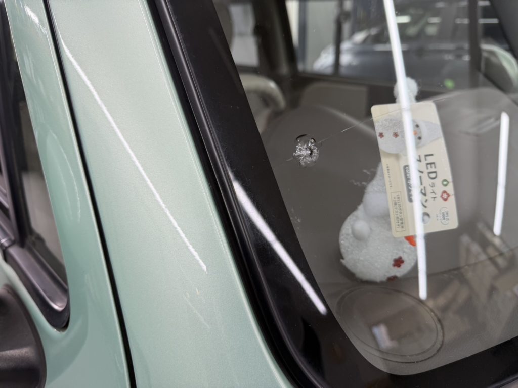 和気郡のお客様にフロントガラス交換　ラパン【nexus株式会社】