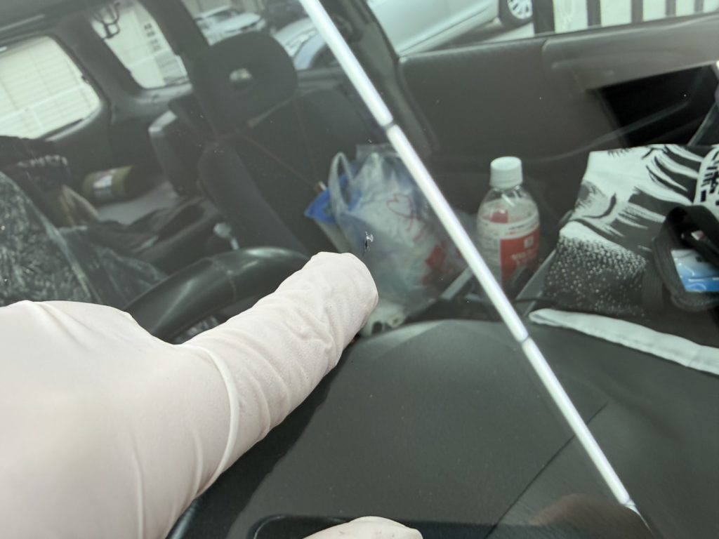 玉野市のお客様にフロントガラス飛び石修理　フォレスター【nexus株式会社】