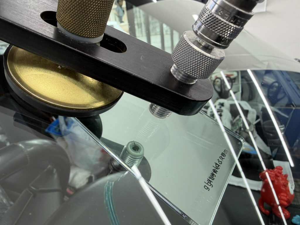 玉野市のお客様にフロントガラス飛び石修理　フォレスター【nexus株式会社】