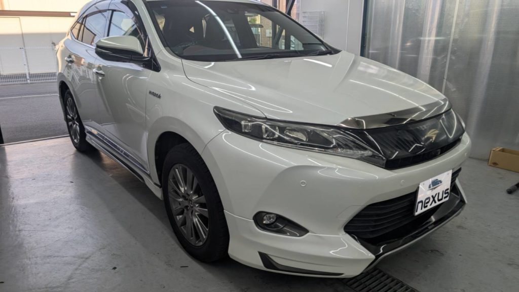 岡山市のお客様にフロントガラス飛び石修理 ハリアー【nexus株式会社】