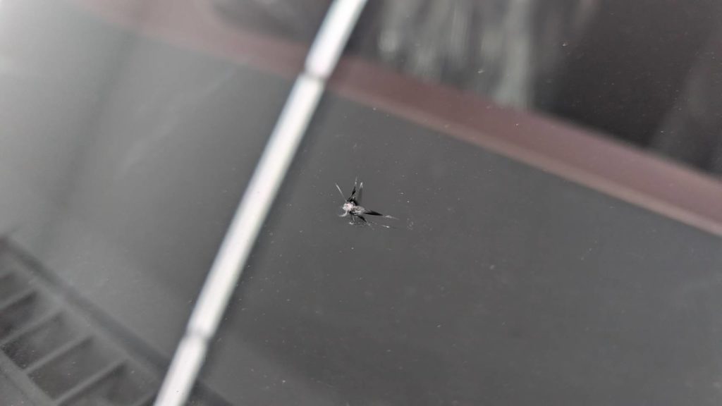 岡山市のお客様にフロントガラス飛び石修理 ハリアー【nexus株式会社】