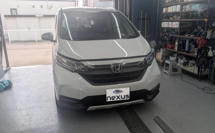 岡山市のお客様にフロントガラス交換　フリード【nexus株式会社】