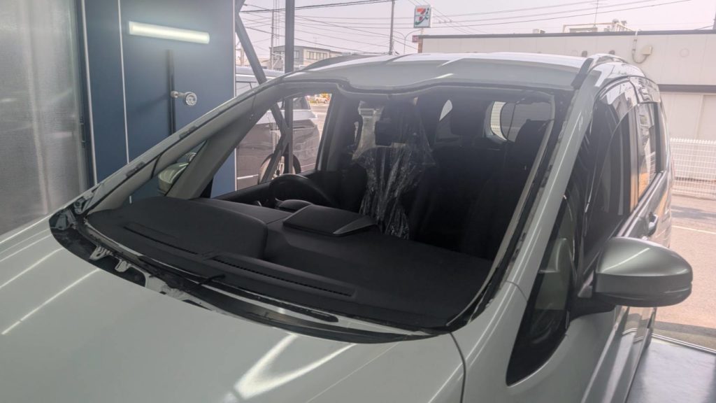 岡山市のお客様にフロントガラス交換 フリード【nexus株式会社】