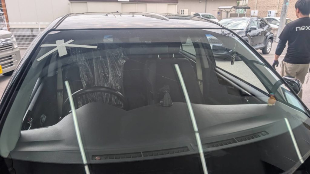 岡山市のお客様にフロントガラス交換　カローラフィールダー【nexus株式会社】