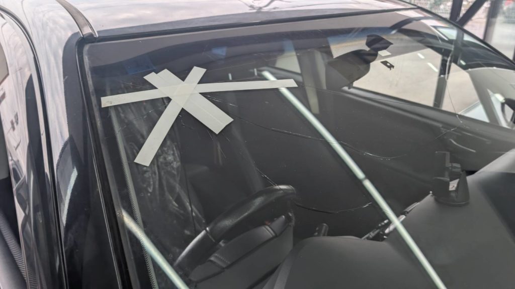 岡山市のお客様にフロントガラス交換　カローラフィールダー【nexus株式会社】