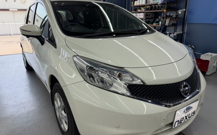 大阪府のお客様にフロントガラス飛び石修理　ノート【nexus株式会社】