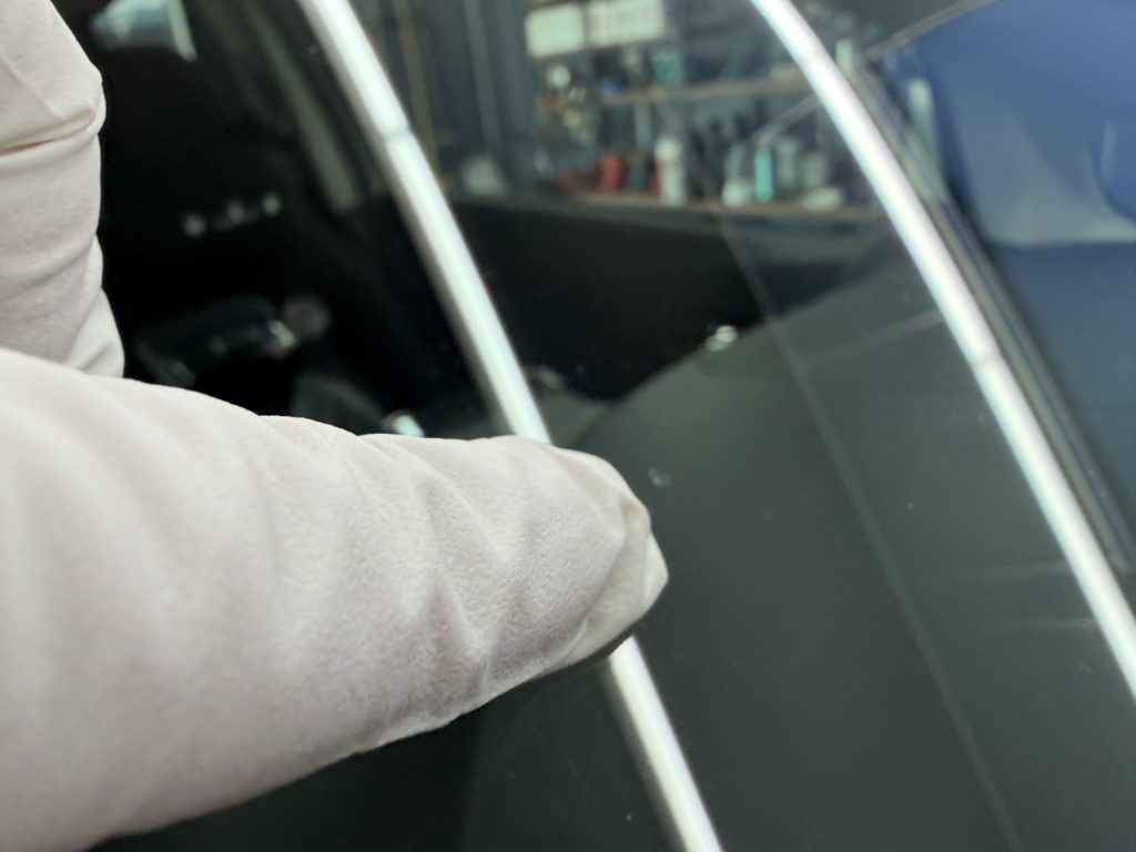 大阪府のお客様にフロントガラス飛び石修理　ノート【nexus株式会社】