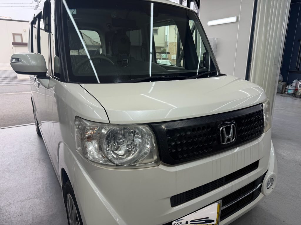 岡山市のお客様にフロントガラス飛び石修理　N-BOX【nexus株式会社】