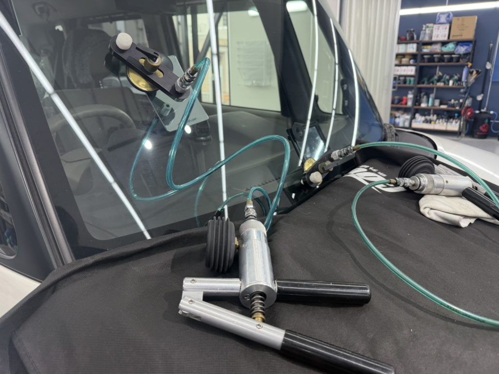 岡山市のお客様にフロントガラス飛び石修理　N-BOX【nexus株式会社】