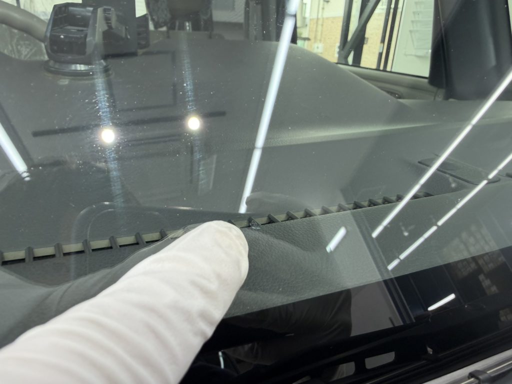 岡山市のお客様にフロントガラス飛び石修理　N-BOX【nexus株式会社】