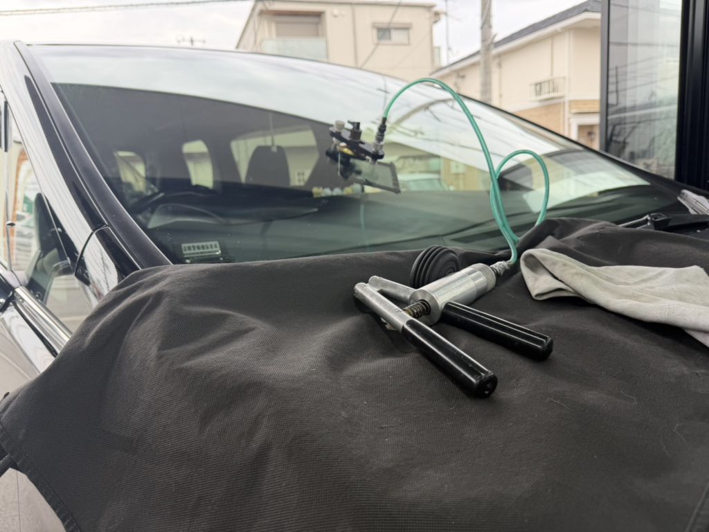 岡山市のお客様にフロントガラス飛び石修理 アルファード【nexus株式会社】