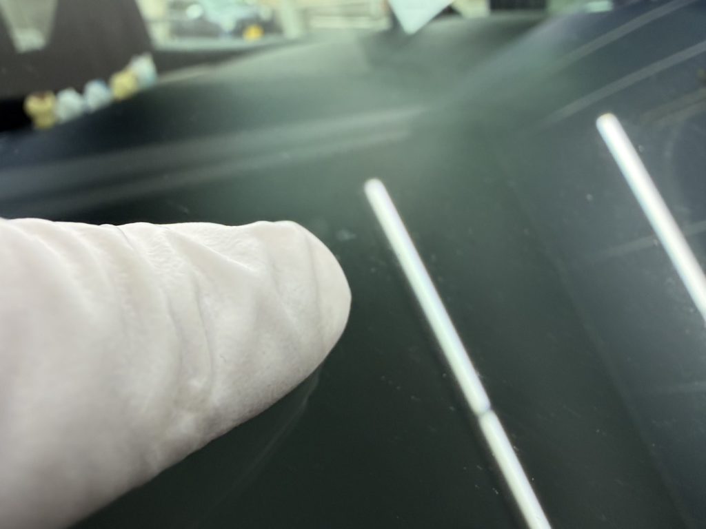 岡山市のお客様にフロントガラス飛び石修理 アルファード【nexus株式会社】