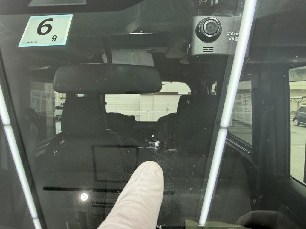 瀬戸内市のお客様にフロントガラス飛び石修理　N-BOX【nexus株式会社】