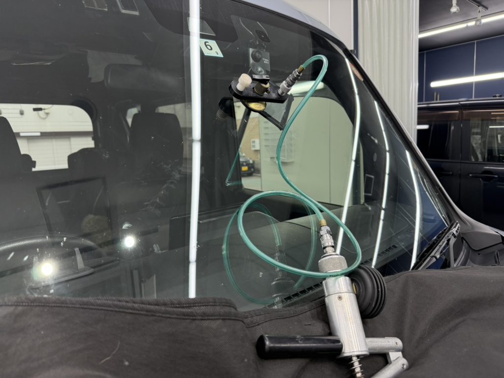 瀬戸内市のお客様にフロントガラス飛び石修理　N-BOX【nexus株式会社】