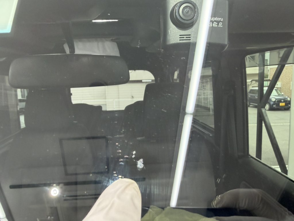 瀬戸内市のお客様にフロントガラス飛び石修理　N-BOX【nexus株式会社】