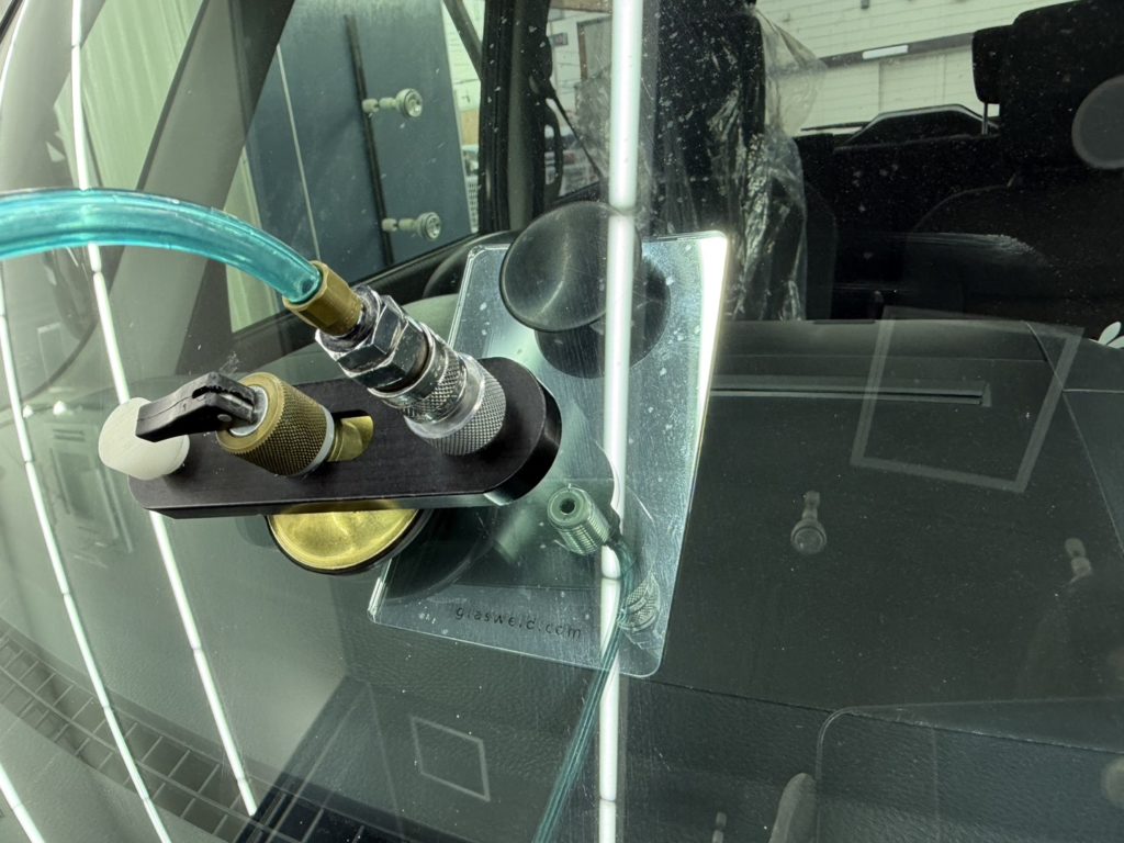 岡山市のお客様にフロントガラス飛び石修理　ルークス【nexus株式会社】